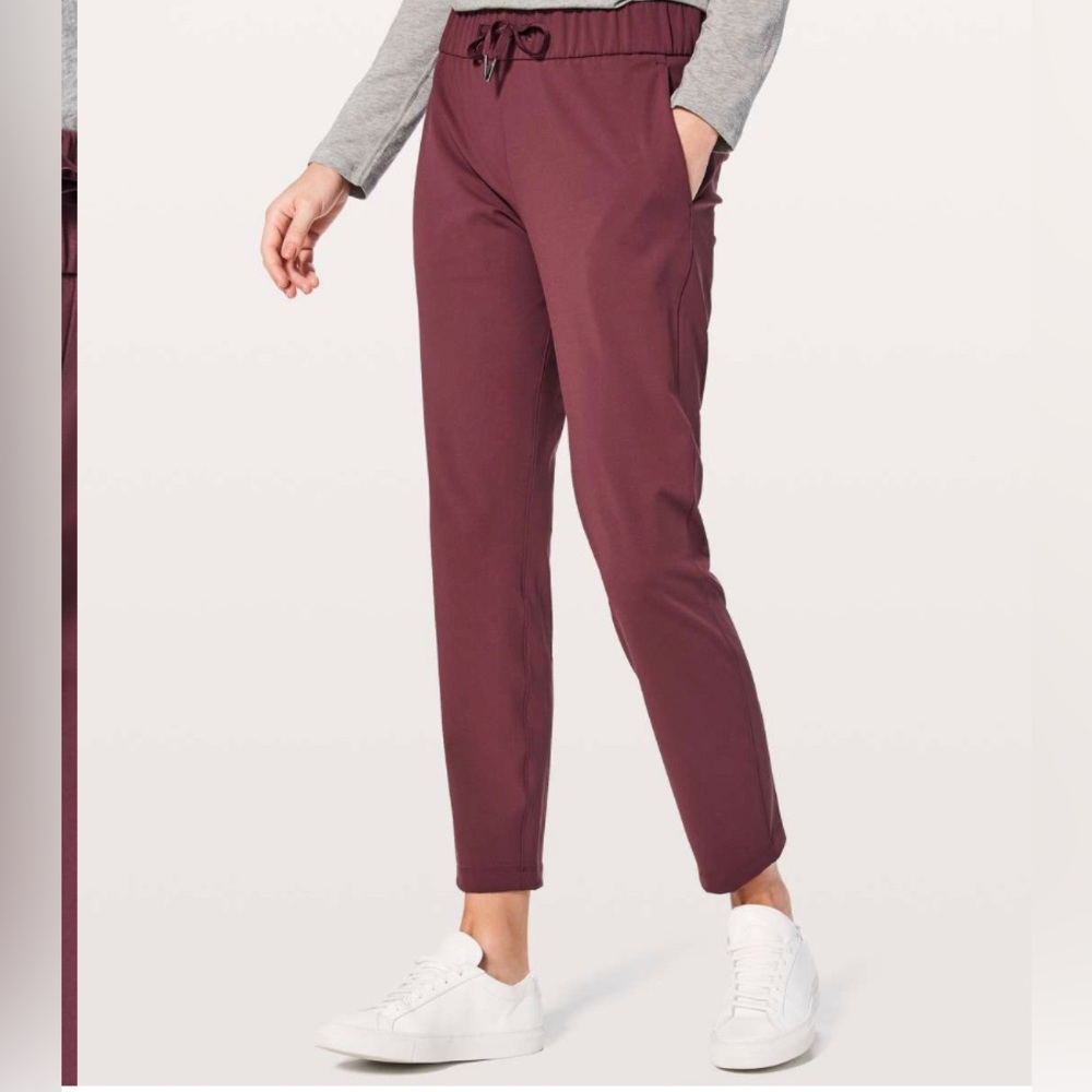 Lululemon on the fly pant 28" Size 12 in Redwood